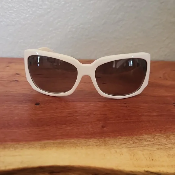 Vintage Y2K Versace Model 4049 Sunglasses - Picture 6 of 9